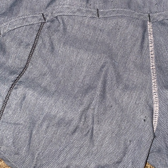GREY LULULEMON SPEED UPS 4”// SIZE 4 - Picture 4 of 6